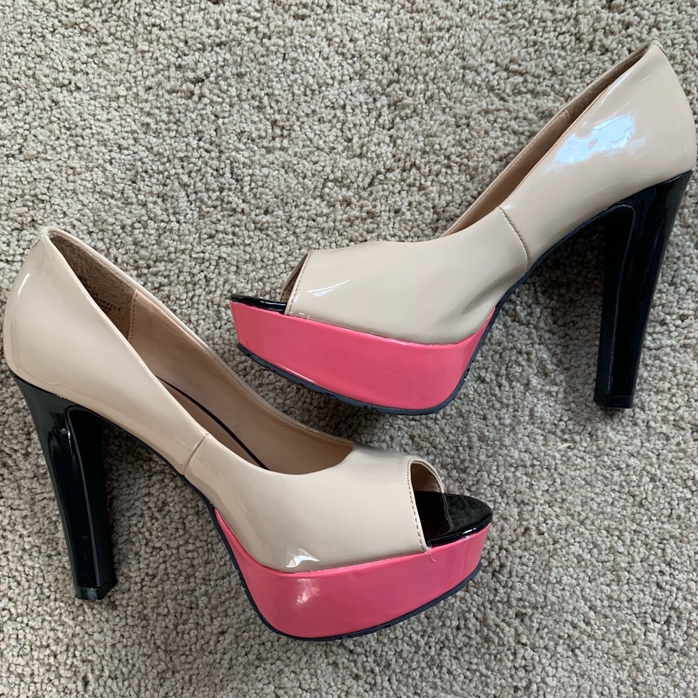 Candie’s color block platform heel (NWOT)